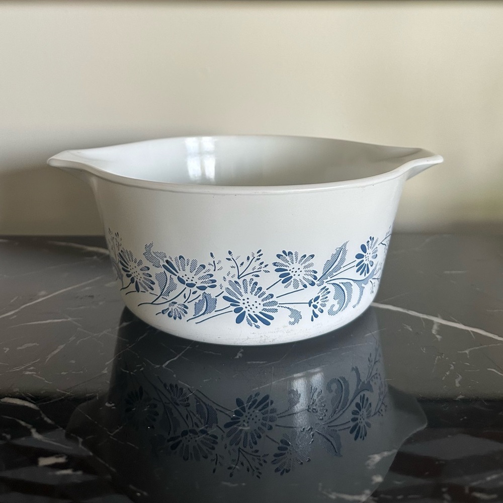 Pyrex 474-B Colonial Mist 1.5L Casserole Dish Blue on White Vintage 80s